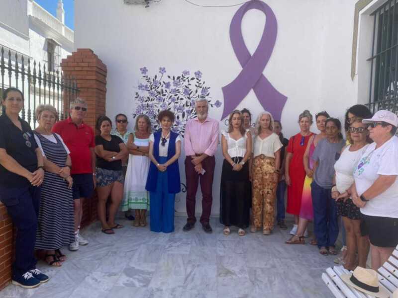 Chipiona recuerda con un minuto de silencio a las mujeres fallecidas en lo que va de este año a causa violencia de género