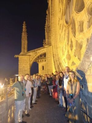Una representación del Cuerpo Consular de Sevilla visita la Catedral hispalense