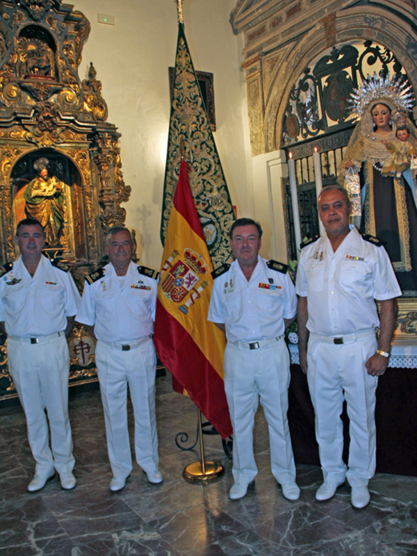 La titular de la Redención de Sevilla  la Virgen del Carmen recibió  la Bandera Nacional de la Liga Naval Española