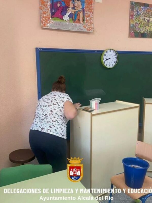 El Ayuntamiento ilipense coloca paneles decorativo en el comedor CEIP entre otras actuaciones con  cara a la vuelta a las aulas
