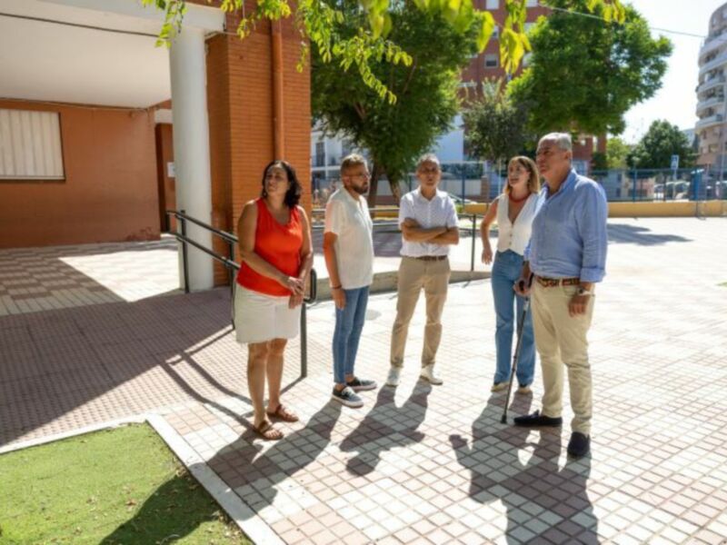 El Ayuntamiento instala cámaras con inteligencia artificial para proteger los colegios públicos de Sevilla. 