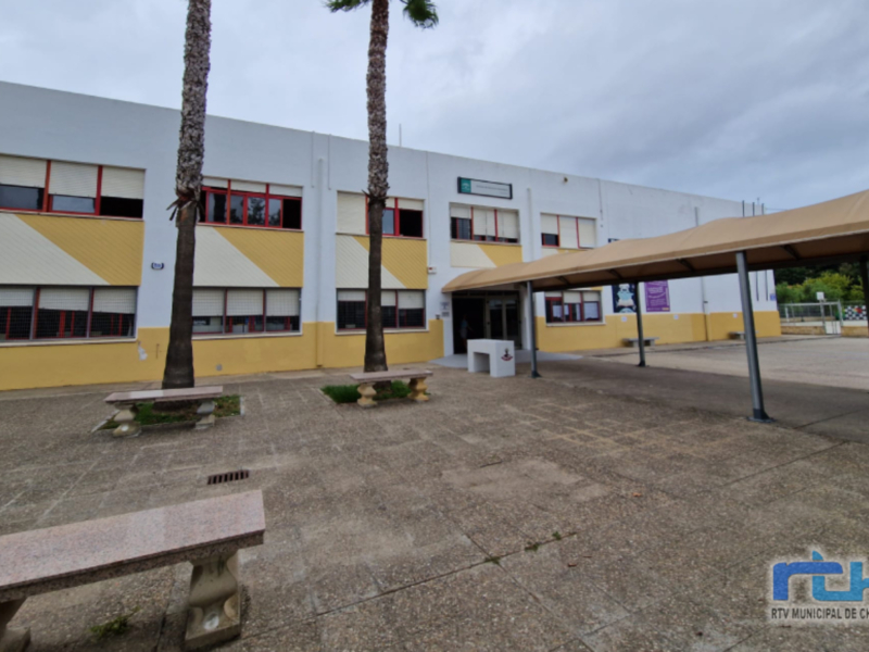 Casi 1.500 estudiantes de Secundaria, Bachillerato, Ciclos Formativos y Educación de Adultos han comenzado hoy el curso en Chipiona  