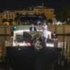 Joaquín Pareja Obregón vuelve a tocar sobre el río Guadalquivir donde cayó con su piano hace 35 años. Vídeo 