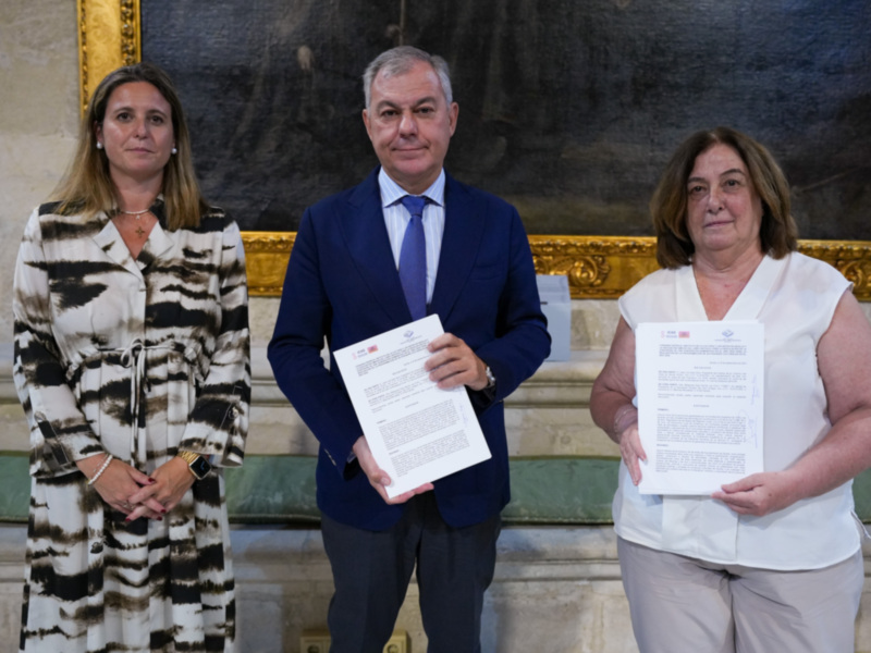 Visitas guiadas, una exposición sobre librerías ambulantes y publicaciones sobre Sevilla protagonizan las actividades paralelas de la Feria del Libro