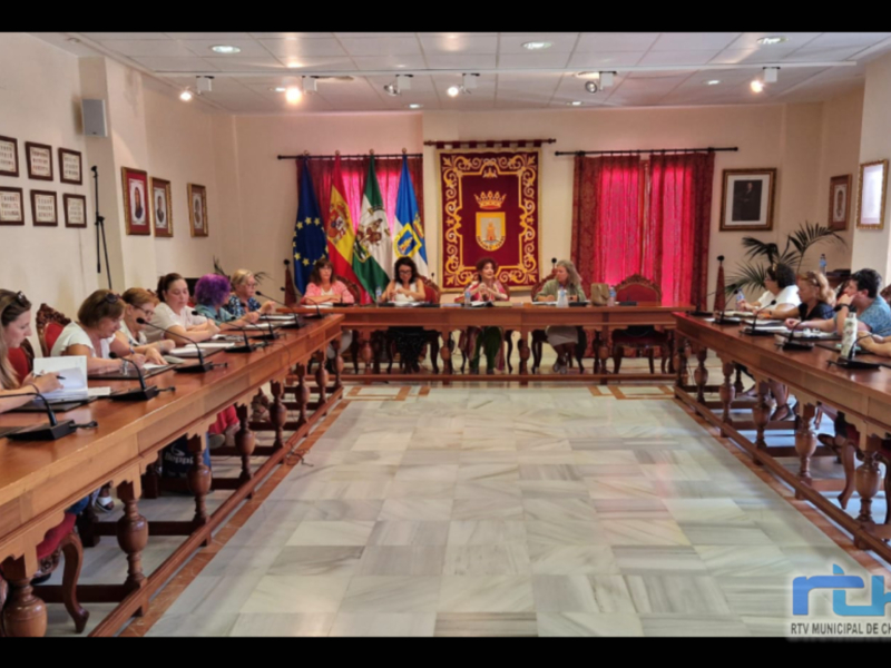 El Consejo Municipal de la Mujer celebrado ayer presenta el programa del Día Mundial de la Mujer Rural que reconoce este año a dos mujeres de la local