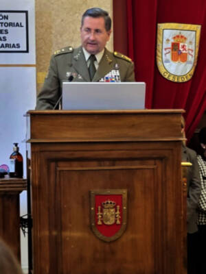 Acto en el CESEDEN reúne a destacadas personalidades del ámbito de la defensa