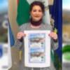 Isabel María Fernández presenta el cartel de un taller de Andaluz que se realizará en Chipiona el 27 de marzo