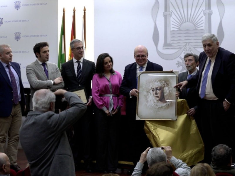 Exitosa Presentación de Esperanza Macarena, Rosa de Oro con lleno absoluto en el Ateneo de Sevilla (Vídeo)