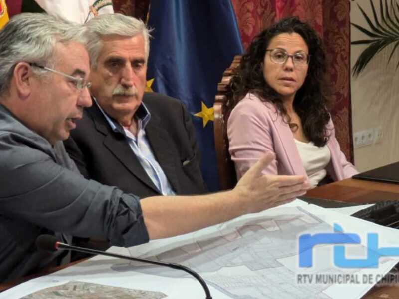 El gobierno municipal analiza actuaciones urbanísticas y de movilidad con los vecinos de Hijuela de Ana Flores 