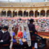 Carruajes centenarios, mantillas blancas y excelencia ecuestre llenan de historia la Maestranza