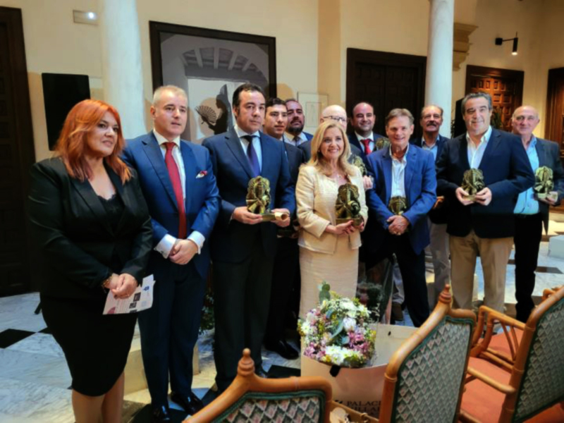 Premios a la sevillanía la ciudad rinde tributo a sus referentes culturales