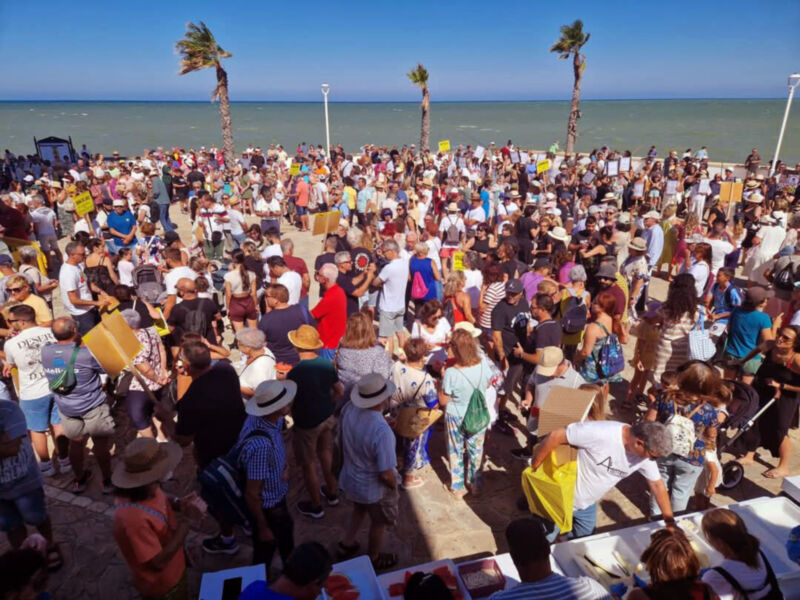 Andalucía protesta en Chipiona, contra los vertidos mineros al rio Guadalquivir