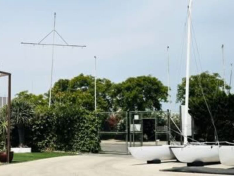 Ampliado en cuatro años el convenio para el uso municipal como centro náutico de una parcela del Puerto de Chipiona