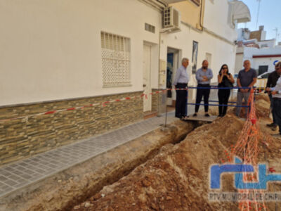 Javier Bello supervisa las obras del PROFEA en Chipiona