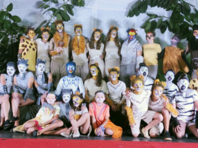 Jóvenes actores con gran profesionalidad ofrecieron el musical del Rey León para disfrute de 400 personas.