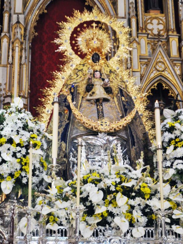 La Historia, la devoción de un pueblo y milagros realizados, por mediación de la Virgen milagrosa Nuestra Señora de Regla. 