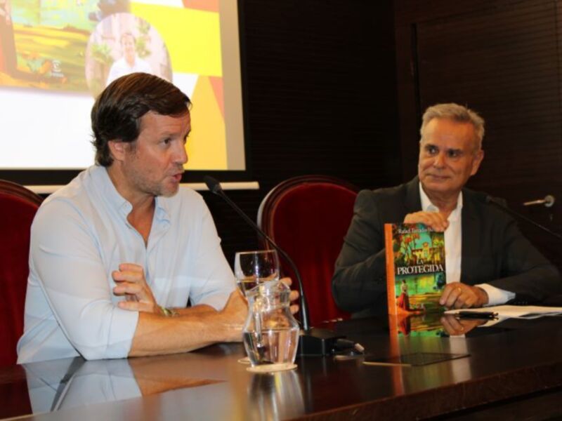  Rafael Tarradas presenta en Sevilla La Protegida, una historia de mujeres fuertes y pasiones ocultas