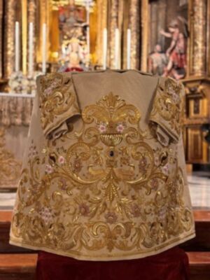  Presentada la nueva saya de la Divina Pastora en la Parroquia de San Pedro