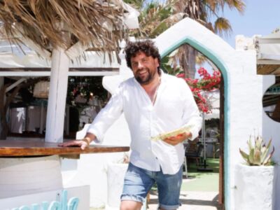 EL presentador Manu Martínez pregonero del carnaval de andaluces por Chipiona