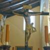 Devoción y oración ante el Cristo del Buen Fin en la localidad sevillana de Alcalá del Río