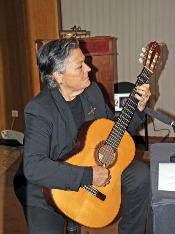 Una noche de arte en estado puro Triana se rinde ante la obra de Jesús Gavira