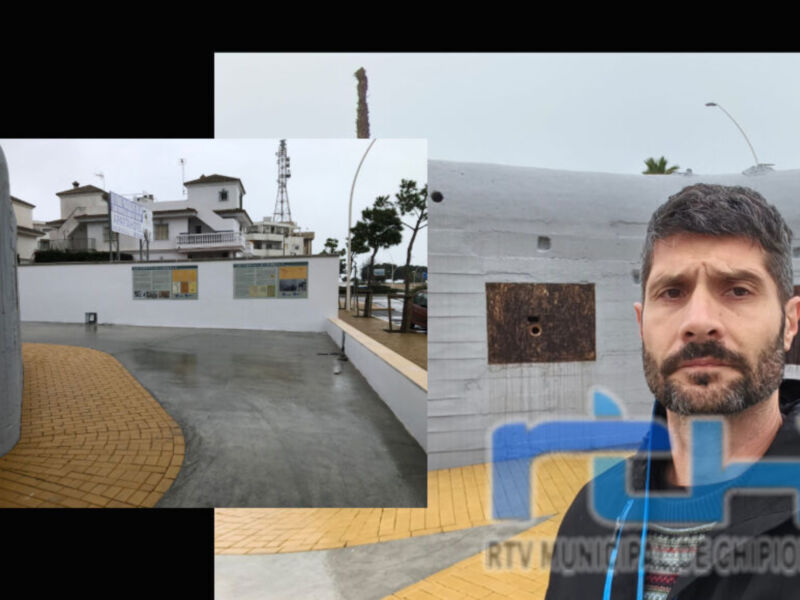 Tano Guzmán valora la marcha de la restauración del ‘fortín’ de avenida Adolfo Suárez donde se han colocado paneles informativos