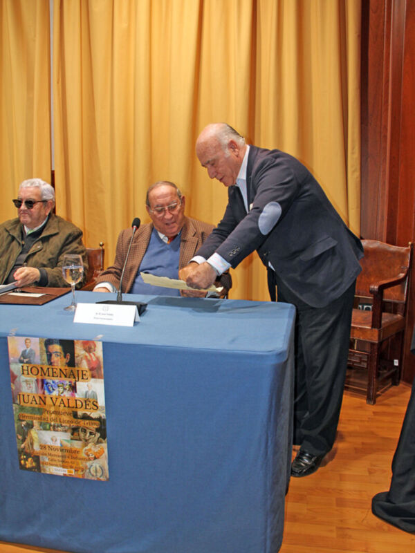  Reconocimiento institucional a Juan Valdés en la sede de Sierpes de Sevilla