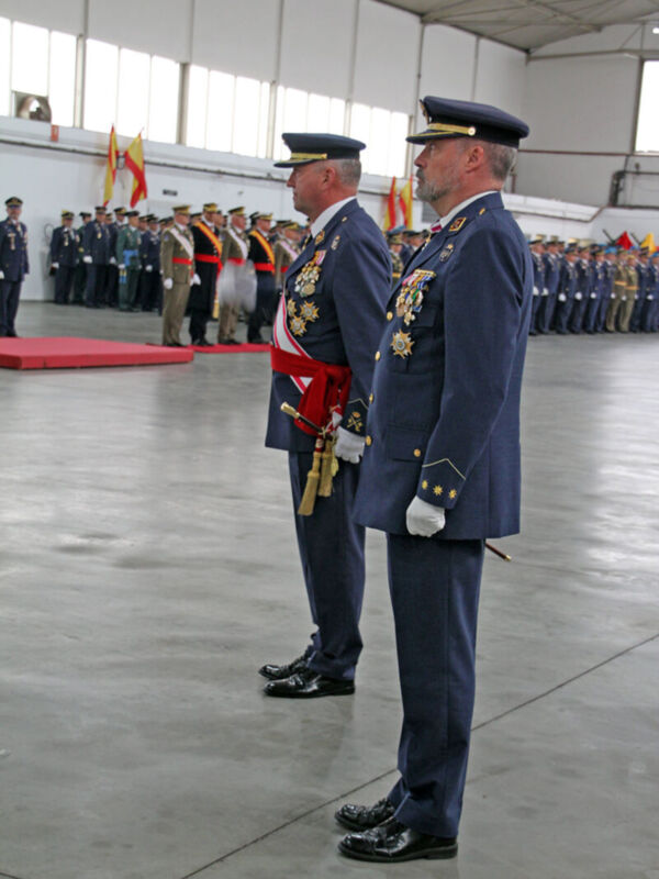  El Acuartelamiento Aéreo de Tablada honra a su patrona con misa, condecoraciones y homenaje a los caídos en  Sevilla