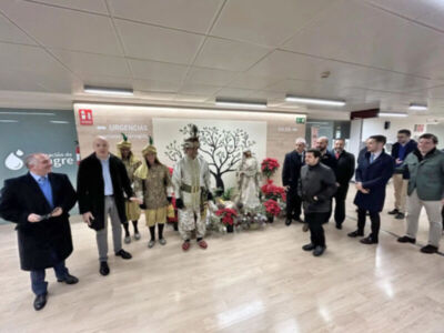 Tradición y caridad se dan la mano en la visita del Cartero Real al Hospital Virgen Macarena de Sevilla