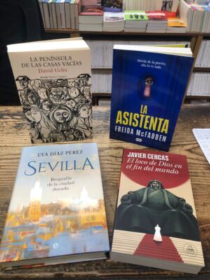 ‘La península de las casas vacías’ de David Uclés, ‘La asistenta’ de Freida McFadden, ‘Sevilla’ de Eva Díaz Pérez y ‘El loco de Dios en el fin del mundo’ de Cercas, entre los libros más vendidos en las librerías sevillanas este 2025 