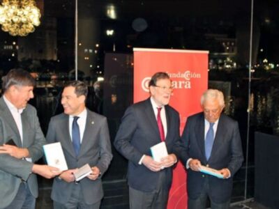 "Mariano Rajoy presenta su obra 'El arte de gobernar' en Sevilla, reflexionando sobre los retos de la democracia y el liderazgo"