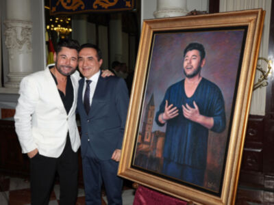 El pintor Antonio Montiel pinta el 50 Aniversario del Concurso Nacional de Saetas de Málaga con la imagen de Miguel Poveda