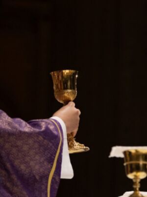 La Catedral de Sevilla mantiene misas en inglés y francés para residentes y visitantes