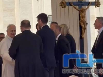 El chipionero Luis Carlos Vilches, párroco de Grazalema, acompañó al alcalde de esa población en una audiencia con el Papa León XIV