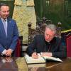 La Hermandad de la Macarena recibe la visita institucional de representantes de la Santa Sede y de la Orden Franciscana