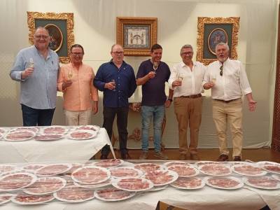El Pinsapo reafirma su espíritu feriante en su XI Cata de Jamón Ibérico en la Feria de Abril