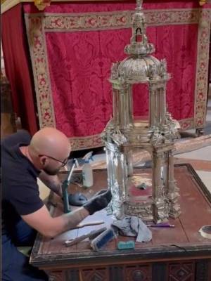 La Catedral de Sevilla culmina los preparativos para la solemnidad del Corpus Christi