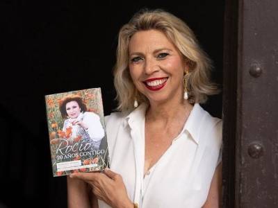 Rocío 20 años contigo, libro principal del aniversario