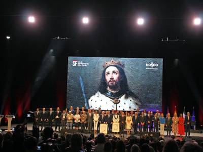 Sevilla reconoce la excelencia de sus ciudadanos e instituciones en la festividad de San Fernando