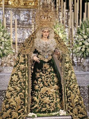 La devoción y la tradición marcan los cultos de la Vera-Cruz en Alcalá del Río 