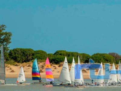 El Club de Vela y Regatas Chipiona logra en el ascenso del río Guadalquivir un primero interseries y el premio al mejor joven