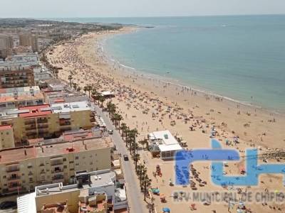 Chipiona inaugura hoy sus playas con homenaje a Cristobalina Delgado y Pablo Pimentel, de chiringuito Los Manolos