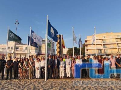 Pablo Pimentel y Cristo Delgado comparten su homenaje con los que forman la gran familia del chiringuito Los Manolos y su fiel clientela