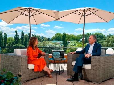    Canal Sur estrena "Dos y Medio", el nuevo programa de entrevistas que conduce Juan y Medio