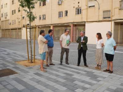 El Ayuntamiento de Sevilla,culmina la transformación urbana del barrioTiro de Línea con una nueva zona verde y mejores infraestructuras.
