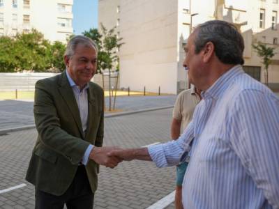 Sevilla recupera un espacio degradado del barrio del Tiro de Línea tras una inversión de más de 300.000 euros.