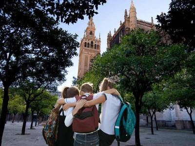 La Catedral de Sevilla culmina su programa de visitas pedagógicas superando los 10.000 alumnos participantes durante el curso escolar
