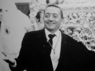 LA CHIQUITITA DE MANOLO SANTIAGO.