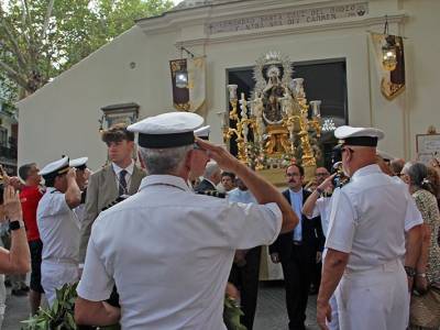 Sevilla honra su tradición marinera con la solemne procesión fluvial de la Virgen del Carmen de Calatrava 