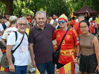  Sevilla celebra la victoria de España con 15.000 personas en los espacios municipales habilitados por el Ayuntamiento 